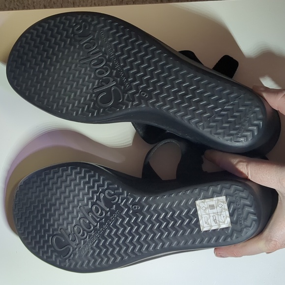 Skechers Black Strappy Wedge Sandals with Glittery Criss-cross Toe-Strap - Picture 8 of 9